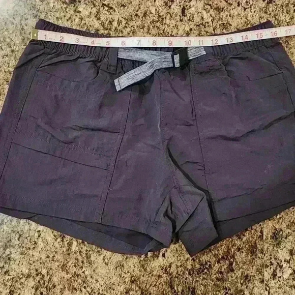 Women's North Face 3" Class V Hike Hiker Short in Weathered Black - Picture 6 of 11